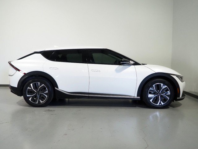Used 2024 Kia EV6 Light Long Range RWD image 4