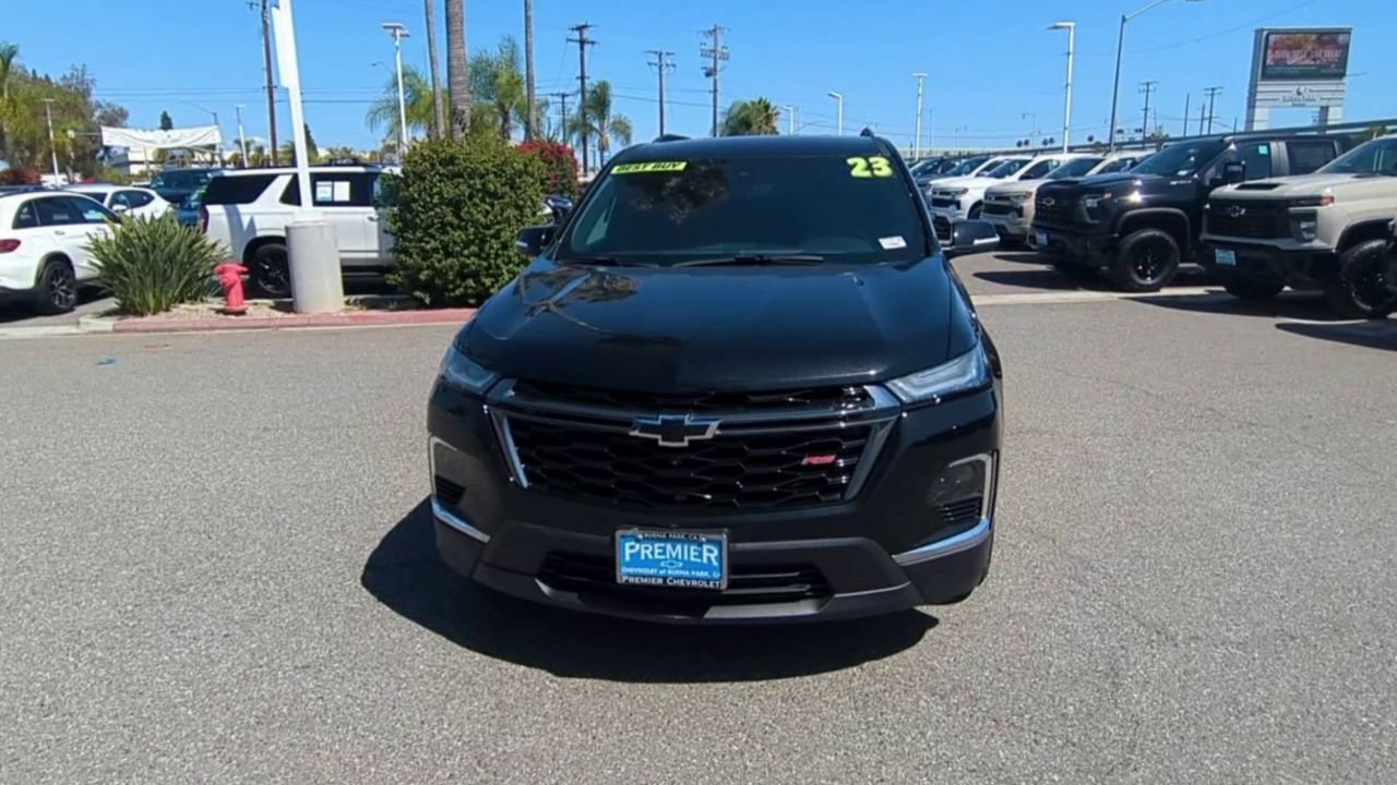 Used 2023 Chevrolet Traverse RS w/ LPO, Cargo Package FWD image 3