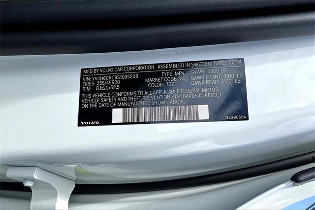 Used 2025 Volvo XC60 T8 Plus w/ Protection Package Premier image 35