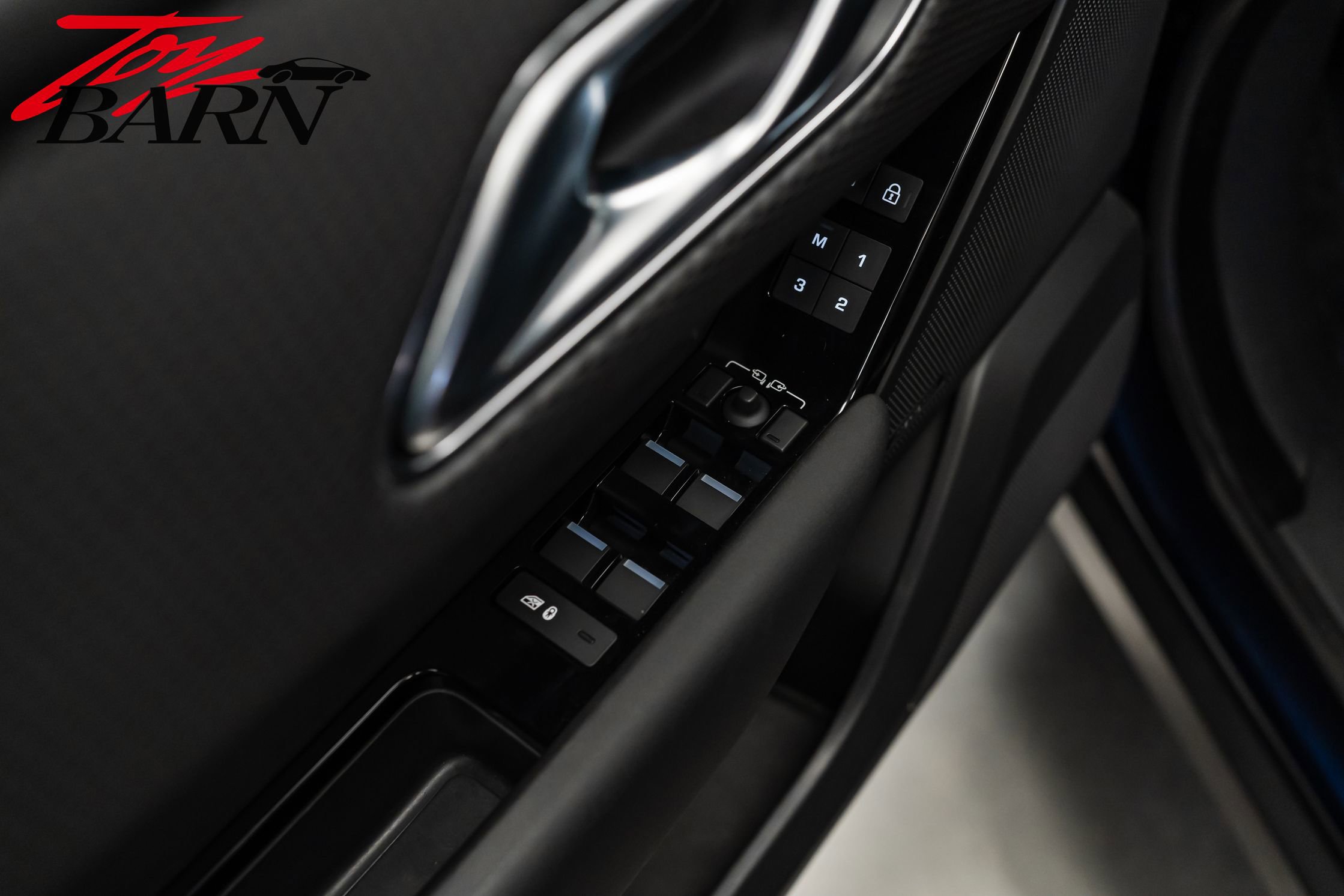 Used 2023 Land Rover Range Rover Velar R-Dynamic S image 22