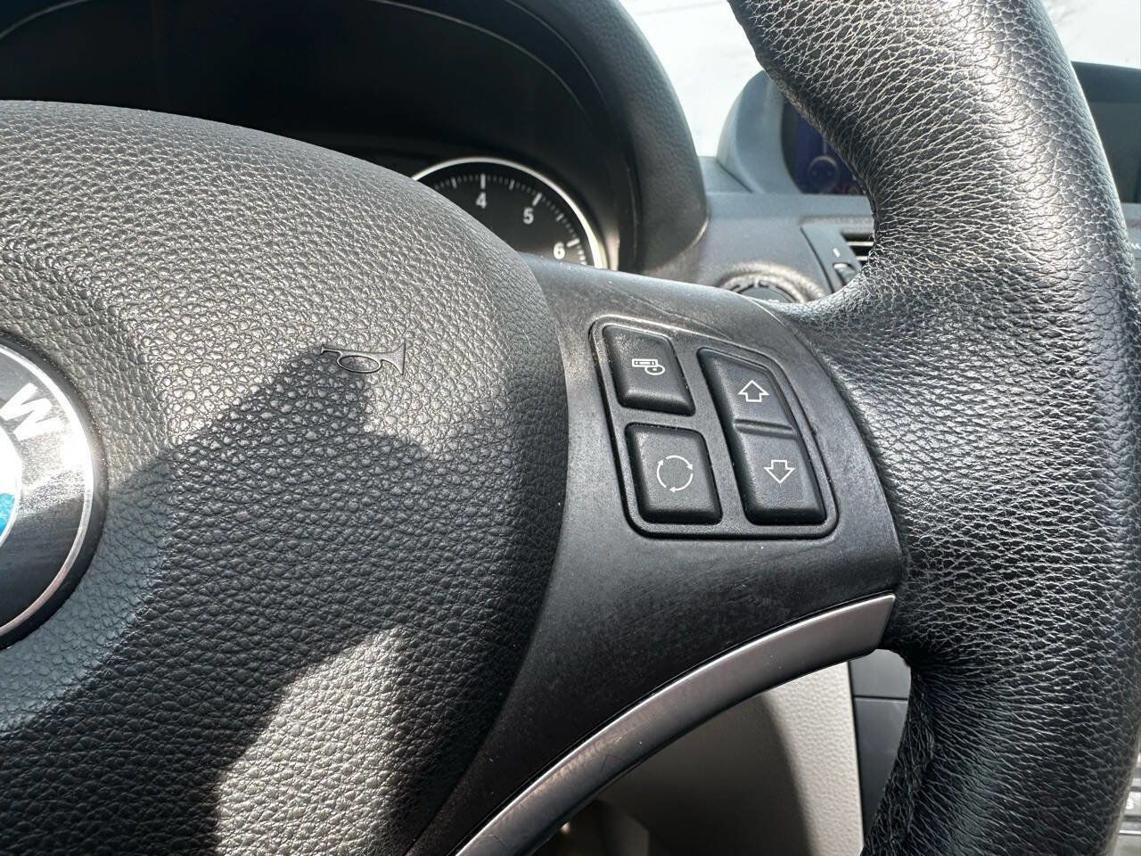 Used 2010 BMW 135i Convertible image 23