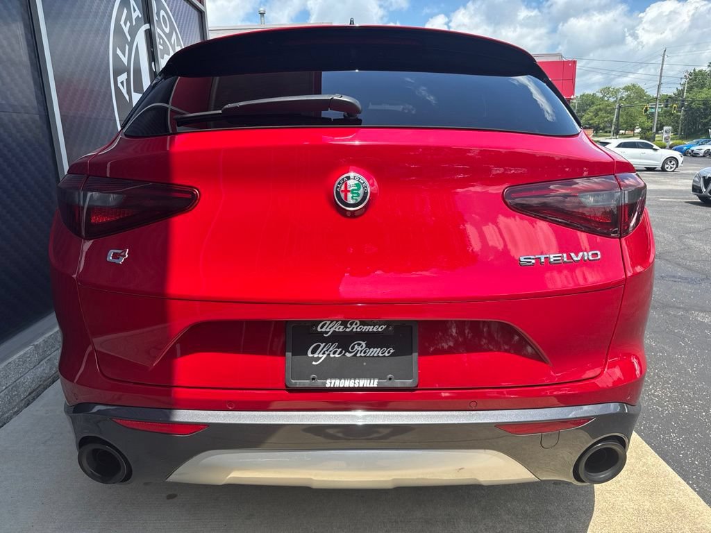 Used 2023 Alfa Romeo Stelvio Ti AWD/4WD image 10