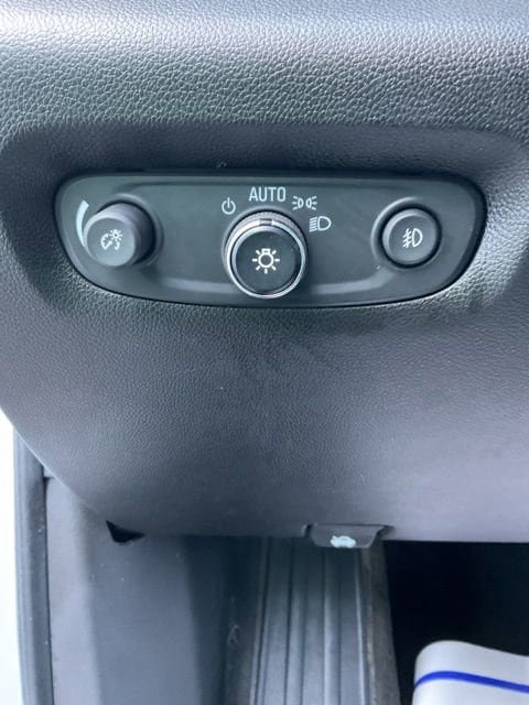 Used 2019 Chevrolet Traverse LT FWD image 28