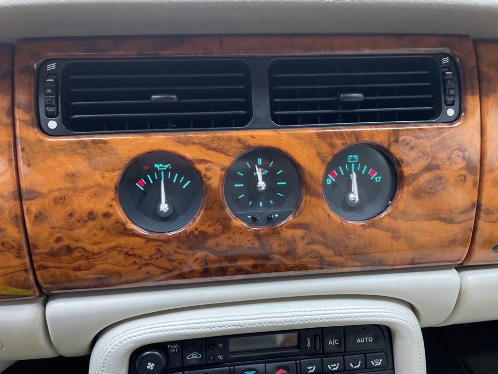 Used 2003 Jaguar XK8 Convertible image 30