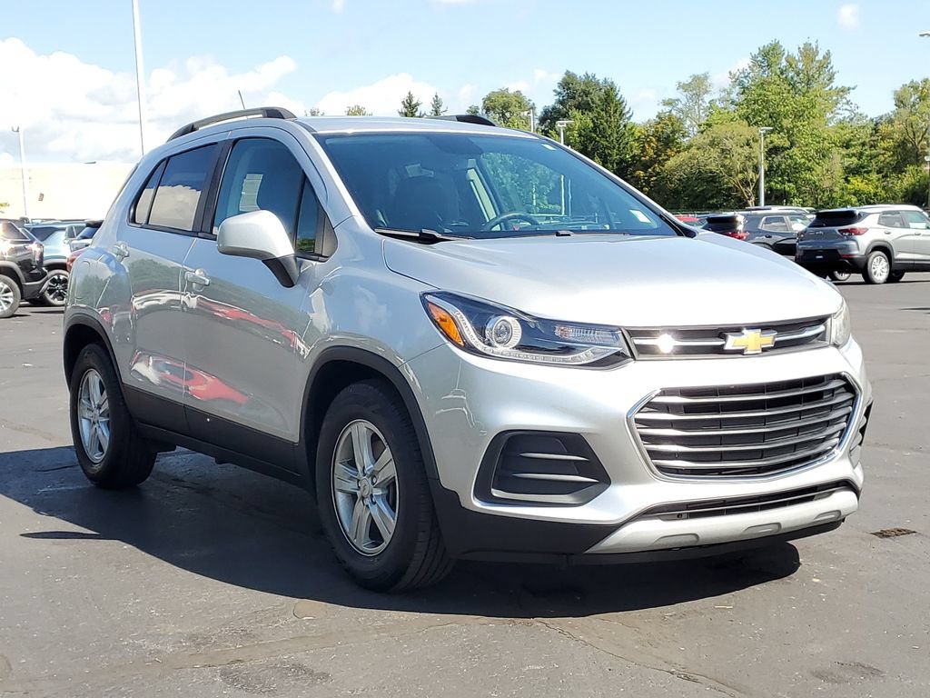 Used 2021 Chevrolet Trax LT FWD image 2