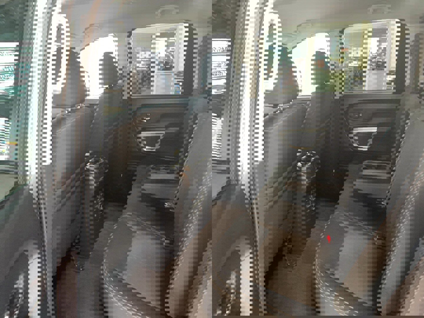 Used 2019 Nissan Titan SV w/ SV Convenience Package image 20