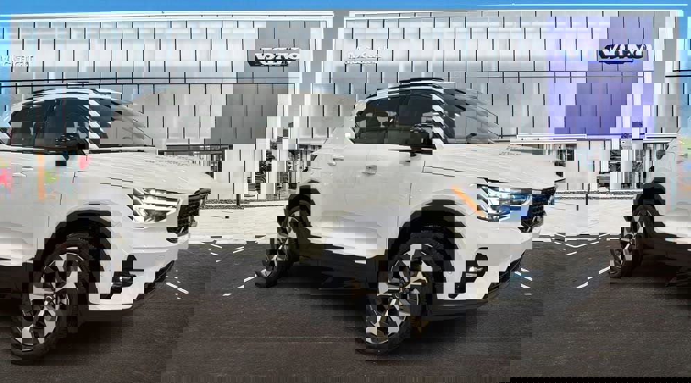 Used 2026 Volvo XC40 B4 Plus w/ Climate Package image 1