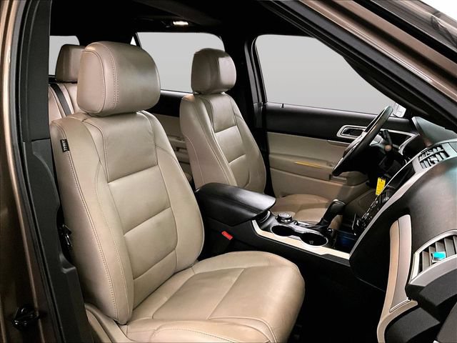 Used 2015 Ford Explorer XLT w/ Equipment Group 202B AWD/4WD image 8