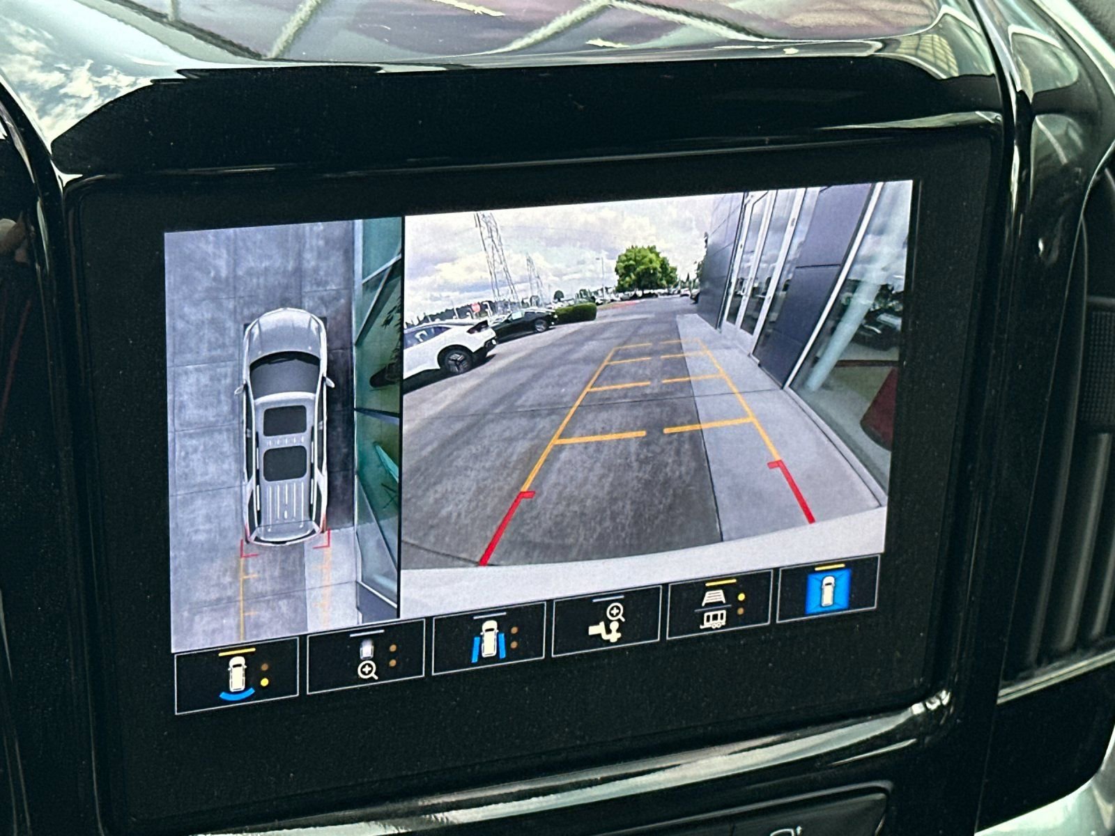 Used 2023 Chevrolet Traverse RS w/ LPO, Floor Liner Package AWD/4WD image 19