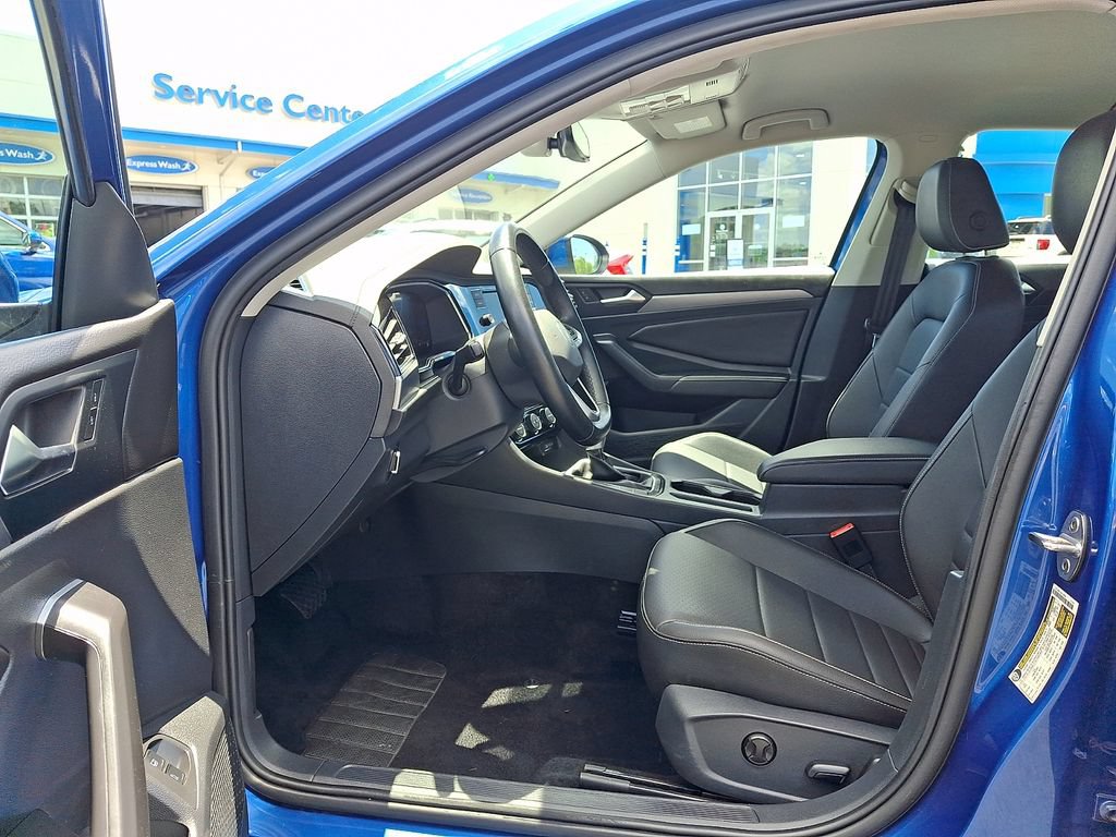 Used 2024 Volkswagen Jetta SE FWD image 16