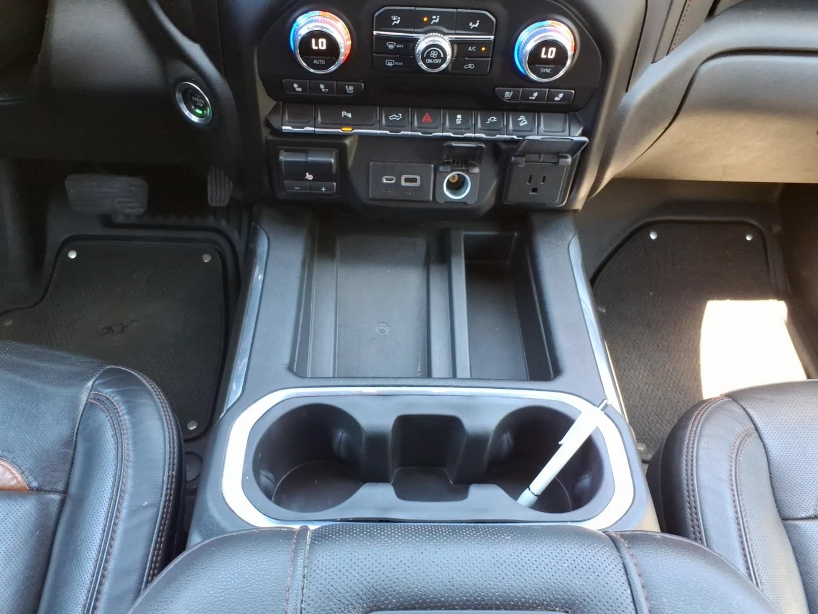 Used 2022 GMC Sierra 3500 AT4 w/ AT4 Preferred Package AWD/4WD image 22