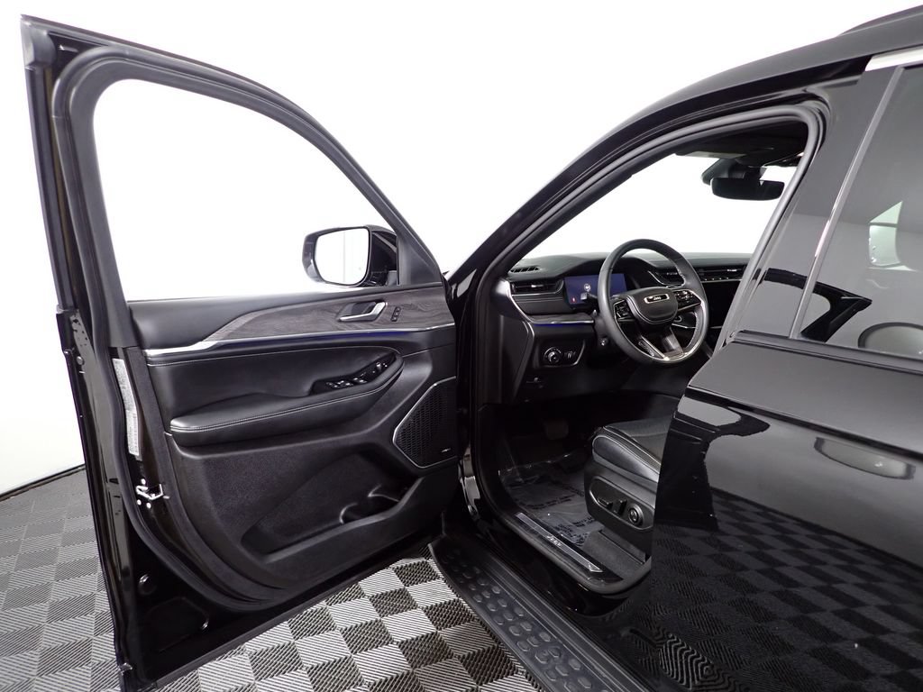 Used 2024 Jeep Grand Cherokee L Overland AWD/4WD image 23
