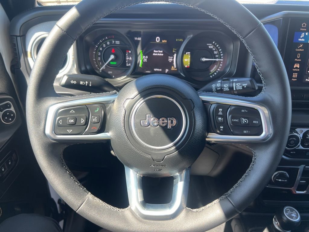 Used 2025 Jeep Wrangler Unlimited Sahara AWD/4WD image 38