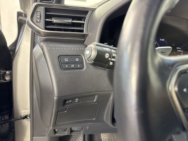 Used 2024 Lexus LX 600 4WD w/ Luxury Package image 16