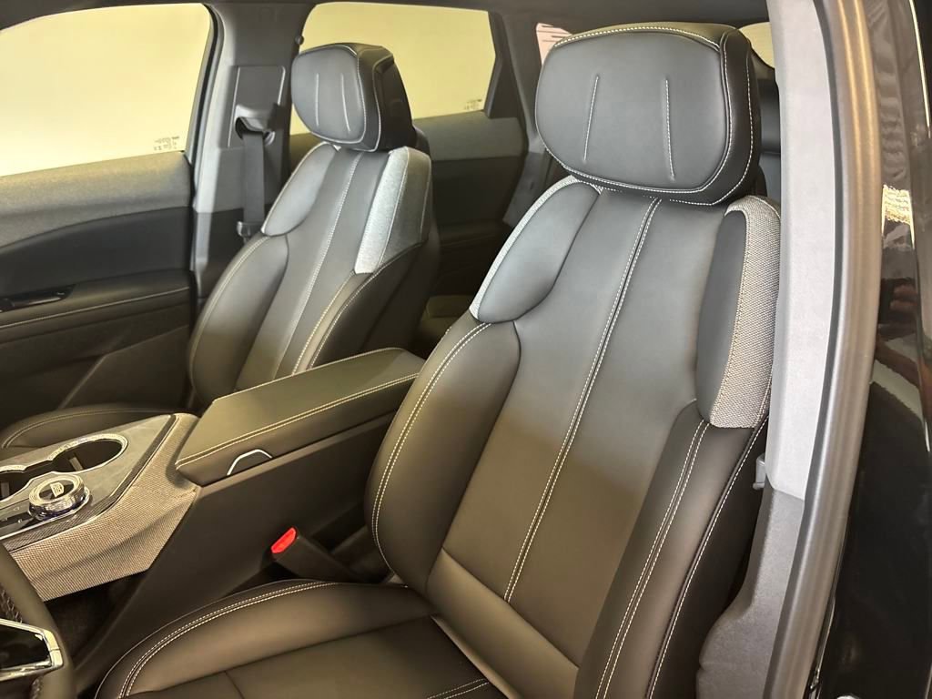 New 2025 Cadillac Optiq Sport 1 image 28