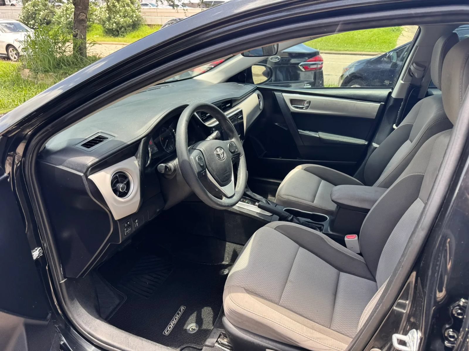 Used 2017 Toyota Corolla LE FWD image 16