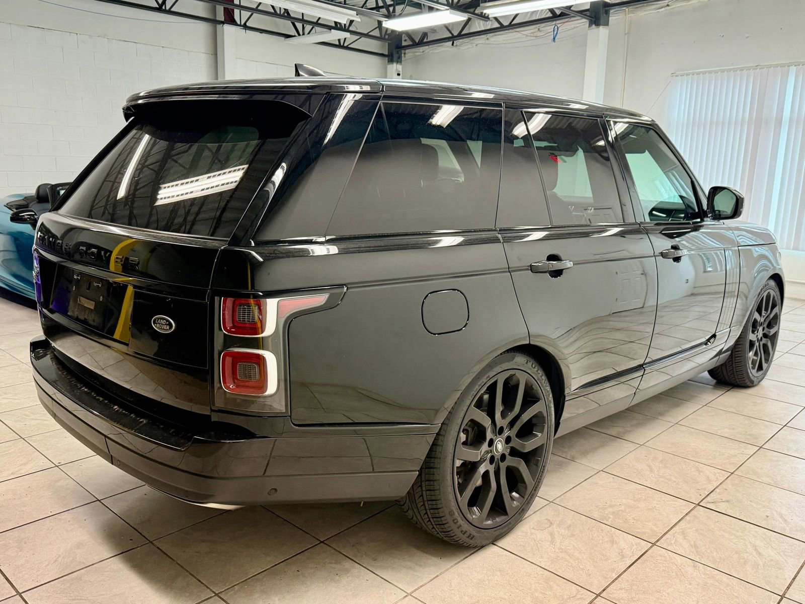 Used 2020 Land Rover Range Rover HSE image 9