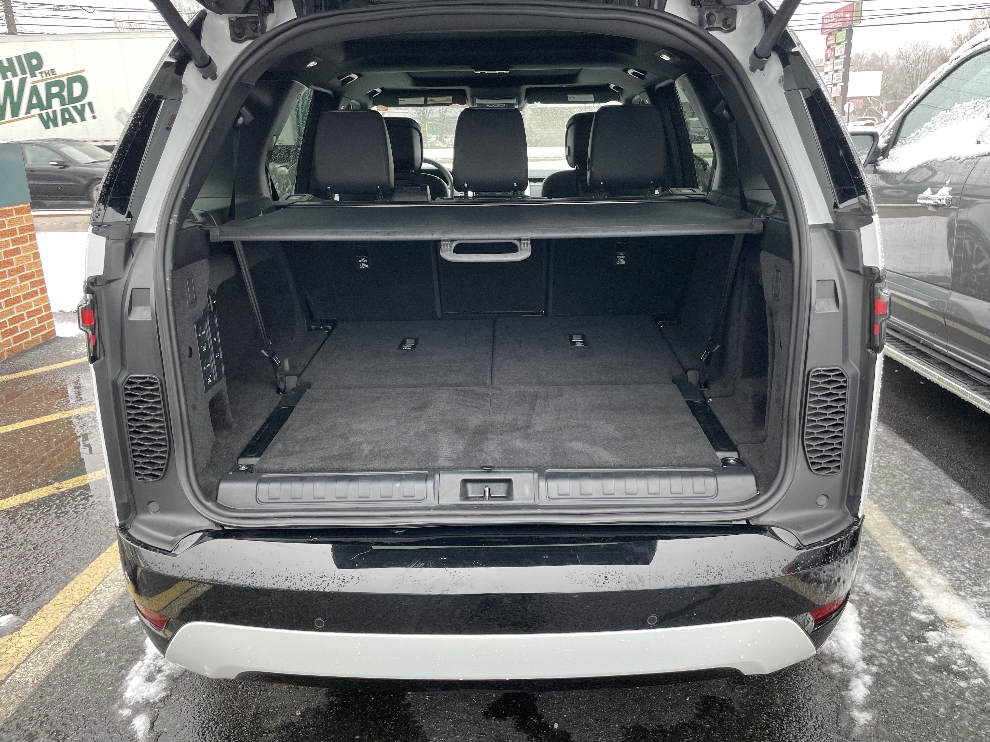 Certified 2024 Land Rover Discovery Dynamic SE image 39