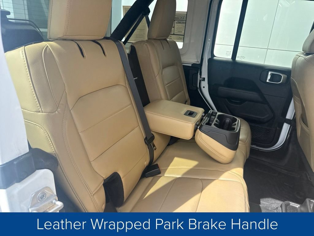 Used 2018 Jeep Wrangler Unlimited Sahara AWD/4WD image 28