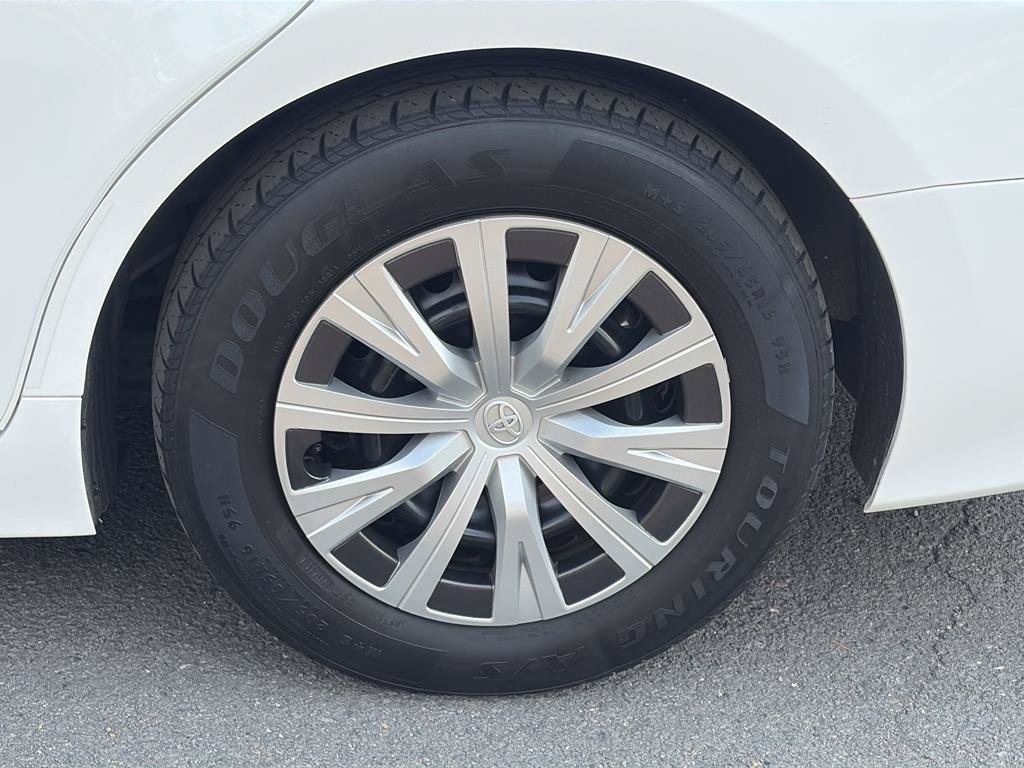 Used 2022 Toyota Camry LE FWD image 25