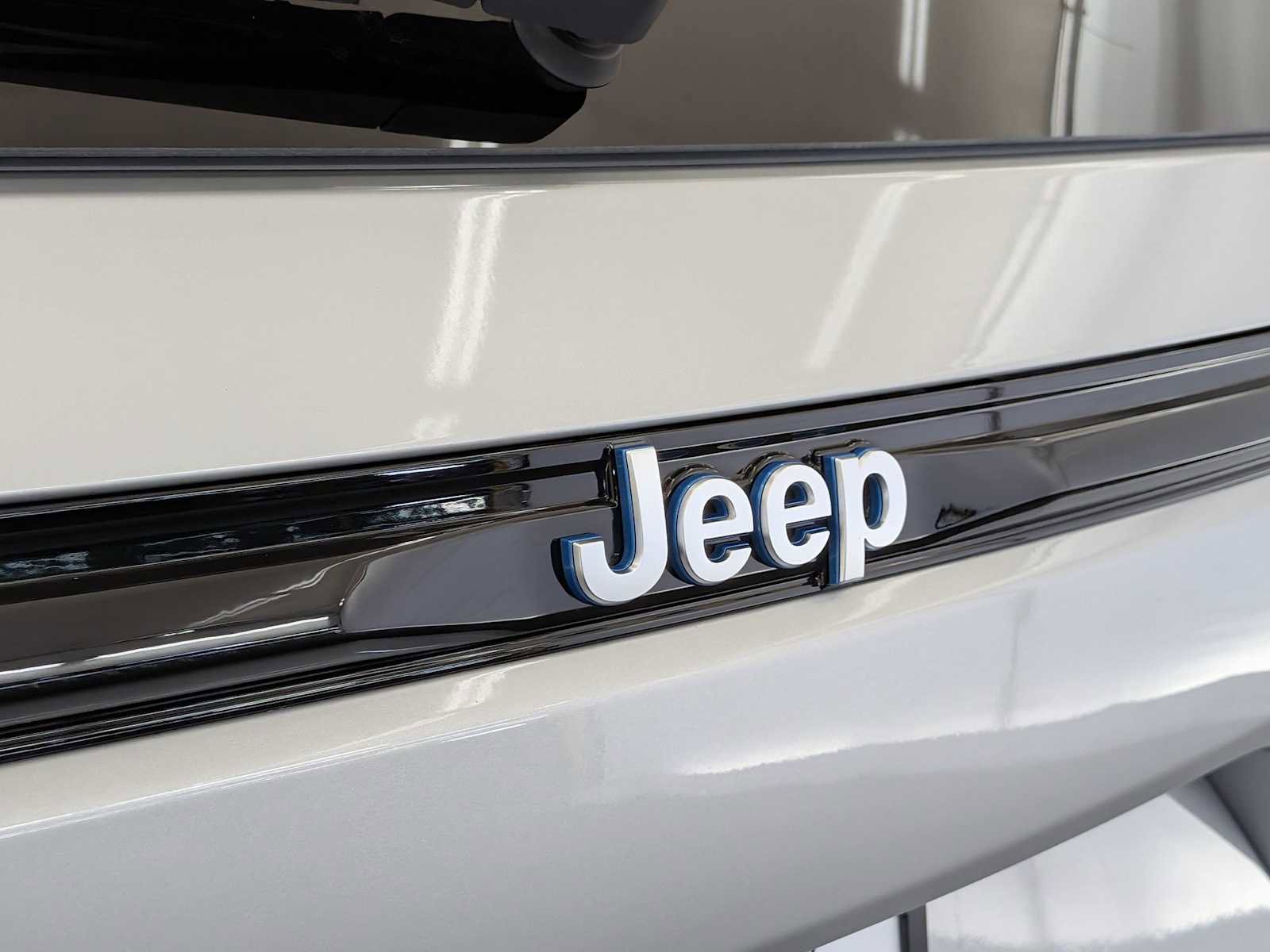 Used 2024 Jeep Grand Cherokee Limited 4xe image 14