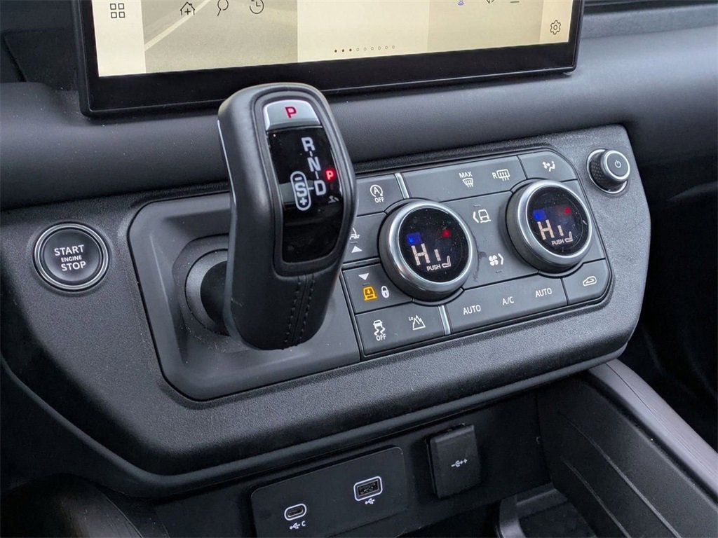 Used 2023 Land Rover Defender 130 X-Dynamic SE image 25