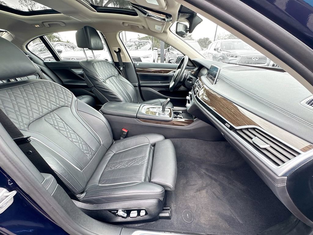 Used 2022 BMW 740i xDrive w/ Luxury Rear Seating Package image 31