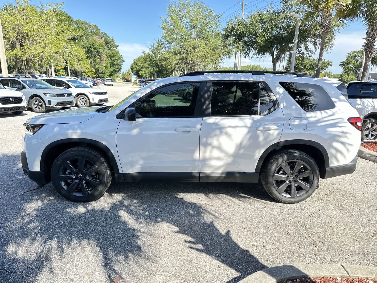 New 2026 Honda Pilot Sport image 3