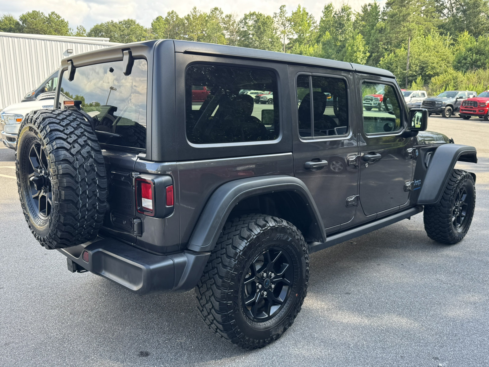 Used 2025 Jeep Wrangler Willys AWD/4WD image 5
