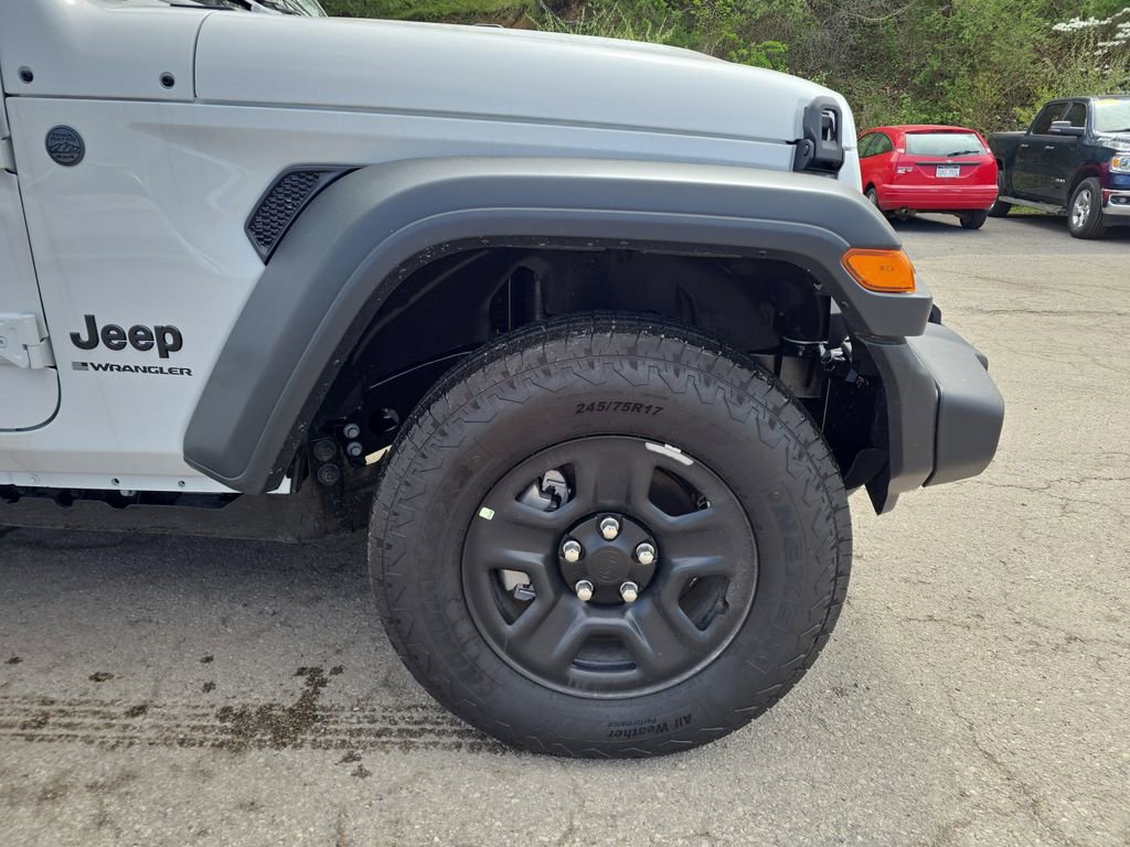 New 2026 Jeep Grand Cherokee Altitude AWD/4WD image 2