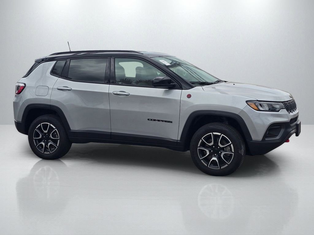 Used 2024 Jeep Compass Trailhawk AWD/4WD image 4