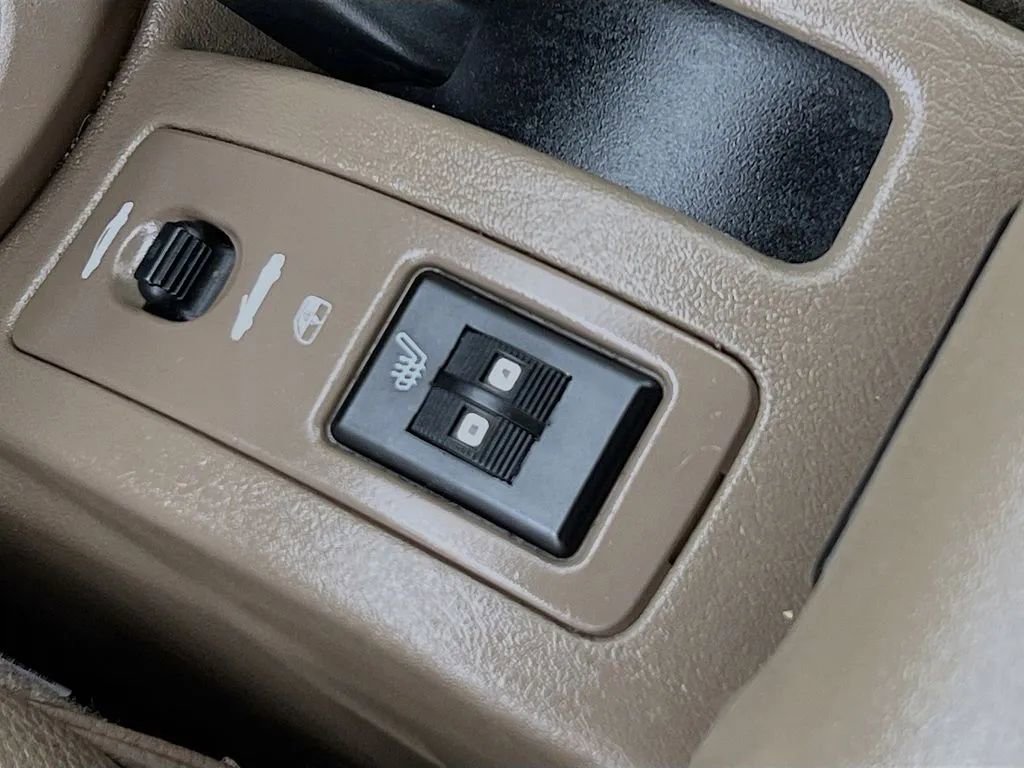 Used 2002 Chrysler Sebring LXi image 20