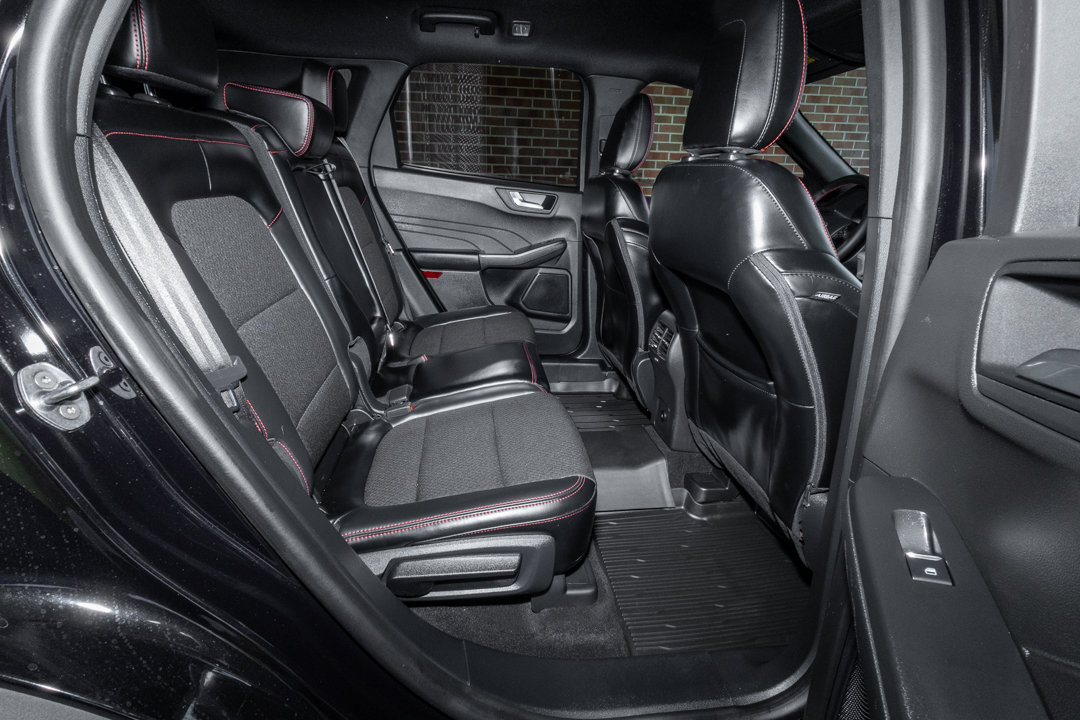 Used 2025 Ford Escape ST-Line w/ Tech Pack #1 FWD image 23