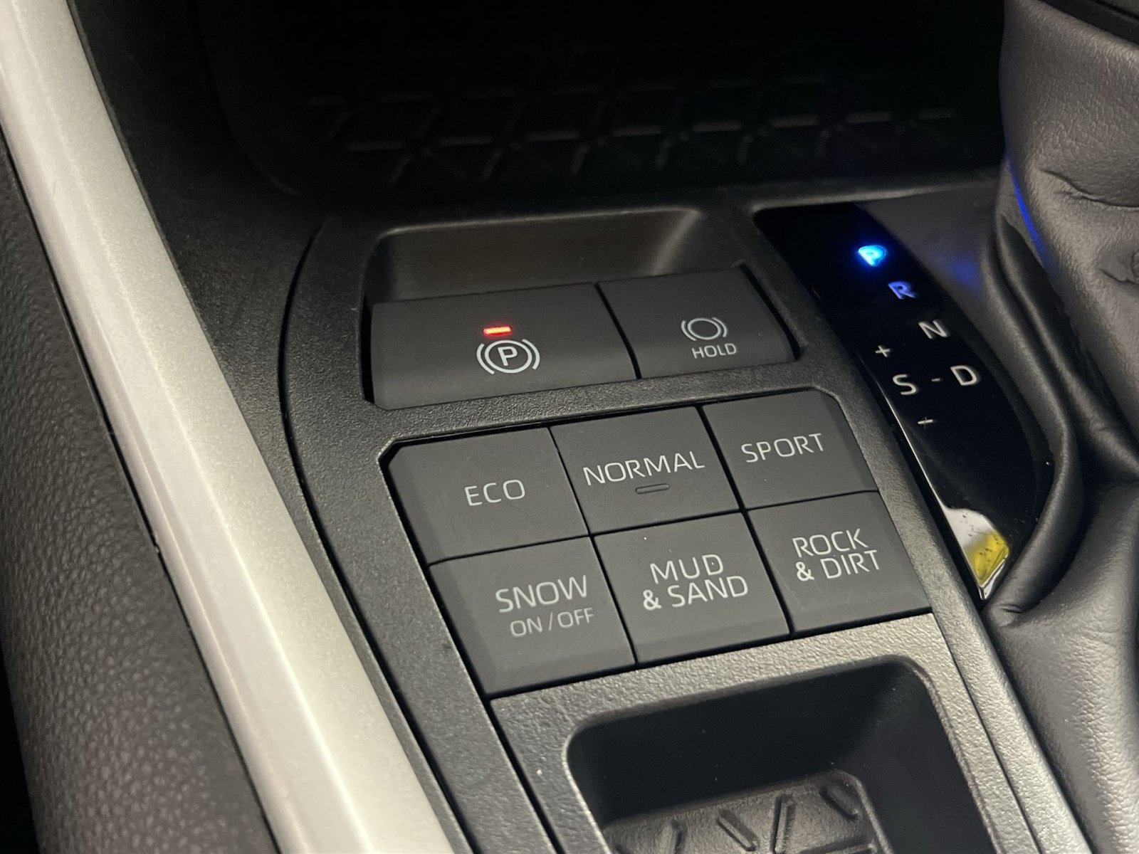 Used 2025 Toyota RAV4 LE AWD/4WD image 32