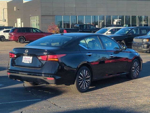 Used 2024 Nissan Altima 2.5 SV image 3