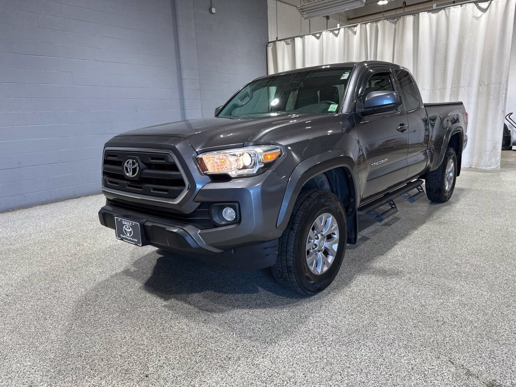 Used 2017 Toyota Tacoma SR5 w/ Tow Package AWD/4WD image 6