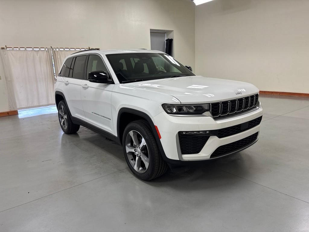 Used 2026 Jeep Grand Cherokee Limited AWD/4WD image 2