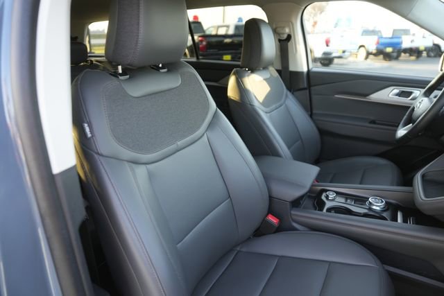 Used 2025 Ford Explorer Active w/ Active Comfort Package image 21