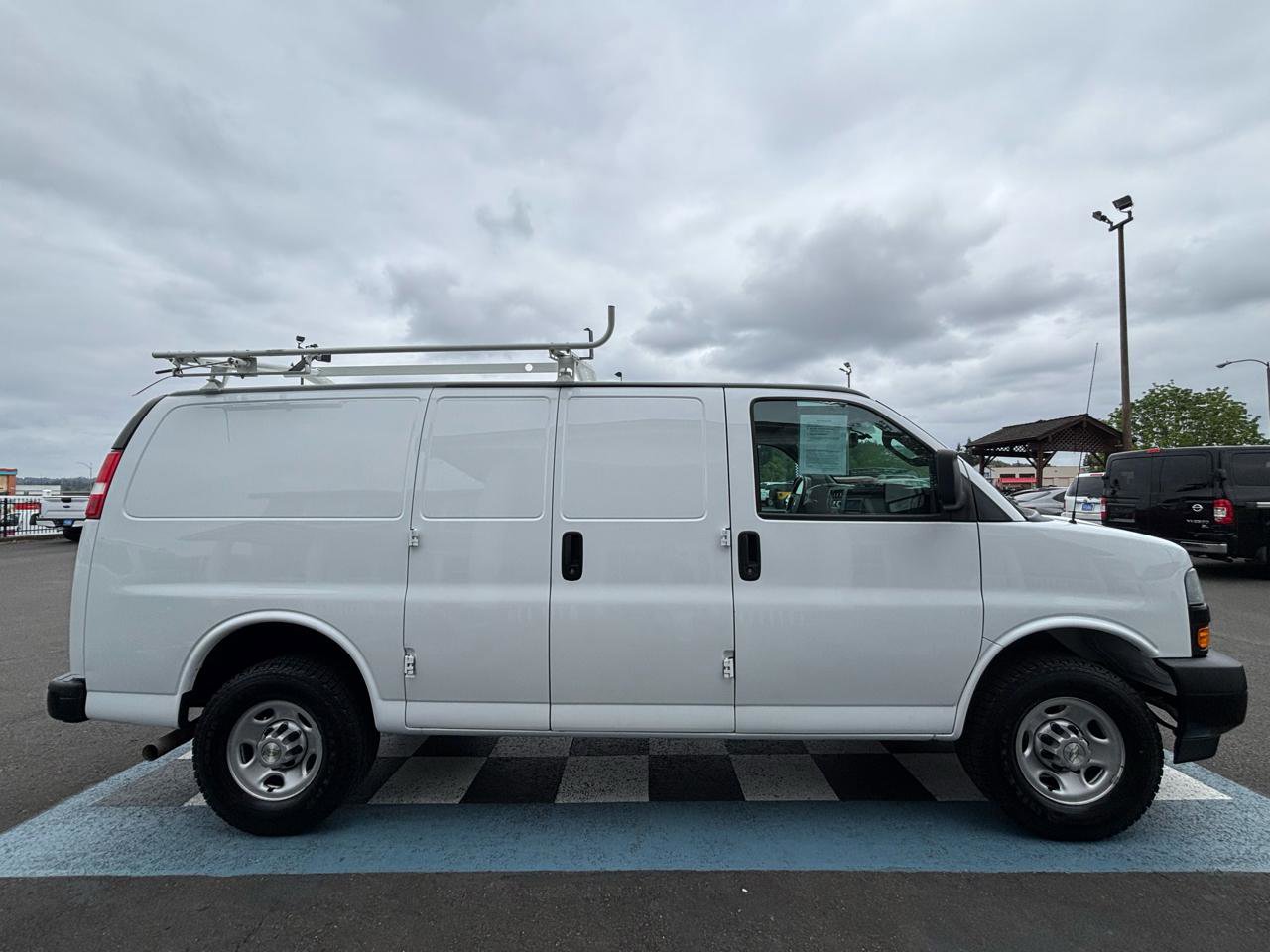 Used 2021 Chevrolet Express 2500 w/ Driver Convenience Package RWD image 4