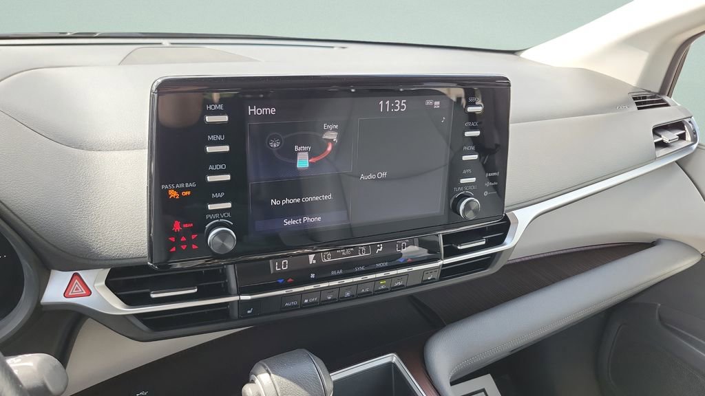 Certified 2024 Toyota Sienna XLE FWD image 14