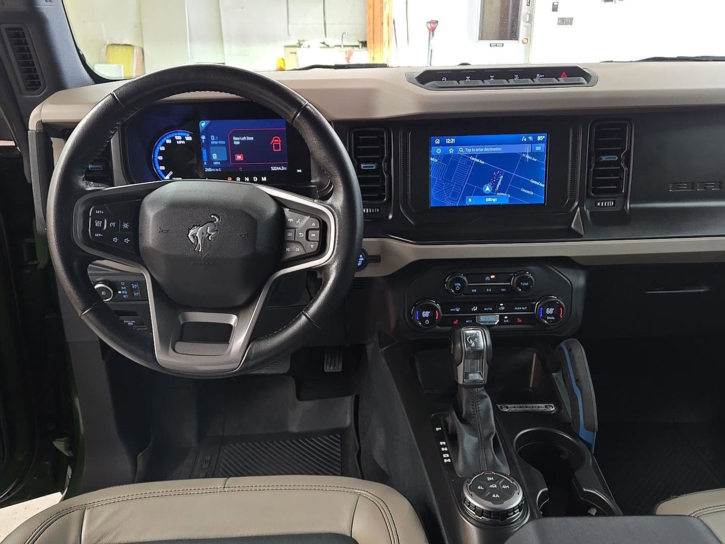 Used 2023 Ford Bronco Wildtrak image 2