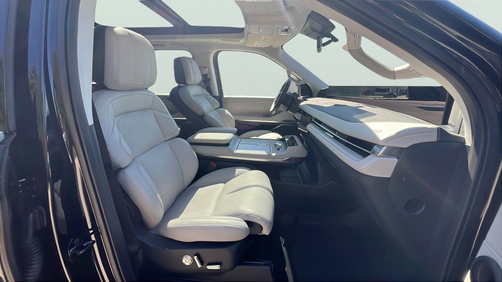 Used 2025 Lincoln Navigator Reserve AWD/4WD image 22