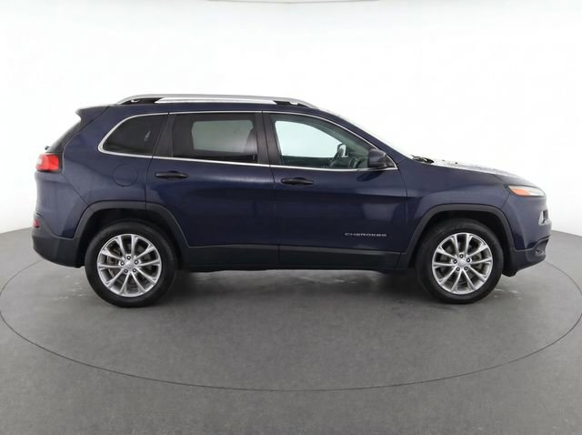 Used 2021 Jeep Cherokee Latitude Lux w/ Comfort/Convenience Group AWD/4WD image 10