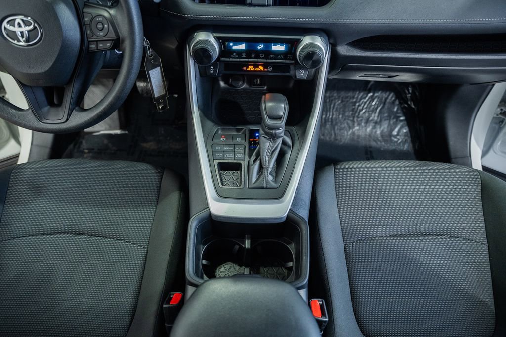 Used 2024 Toyota RAV4 LE image 21