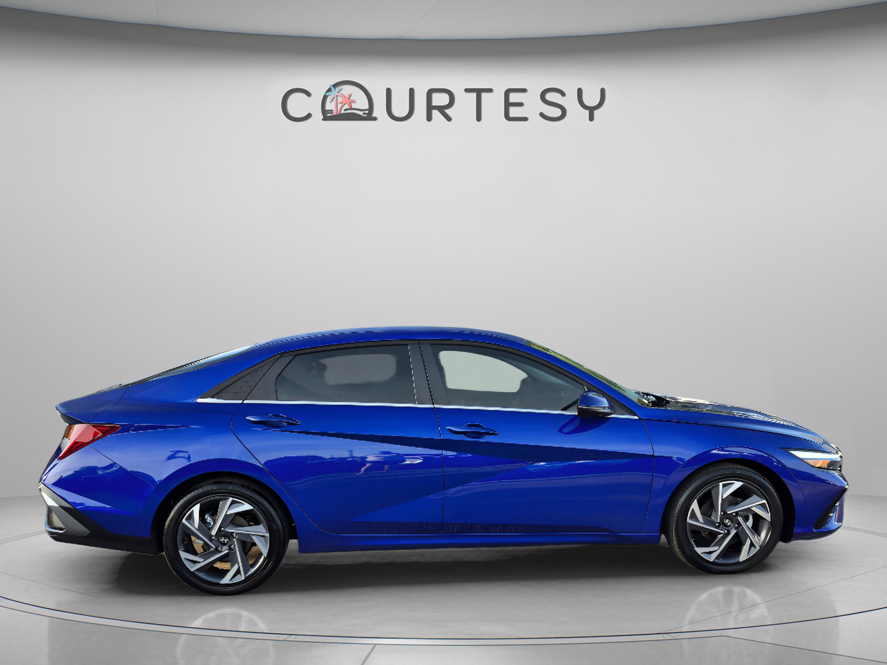 Used 2025 Hyundai Elantra Limited FWD image 7