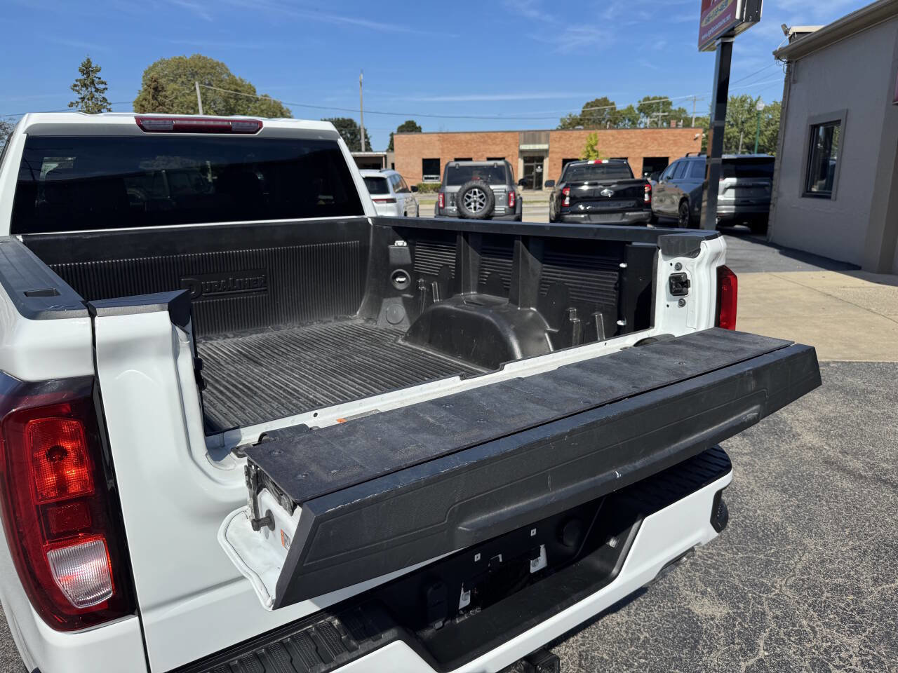 Used 2023 GMC Sierra 1500 Elevation image 19