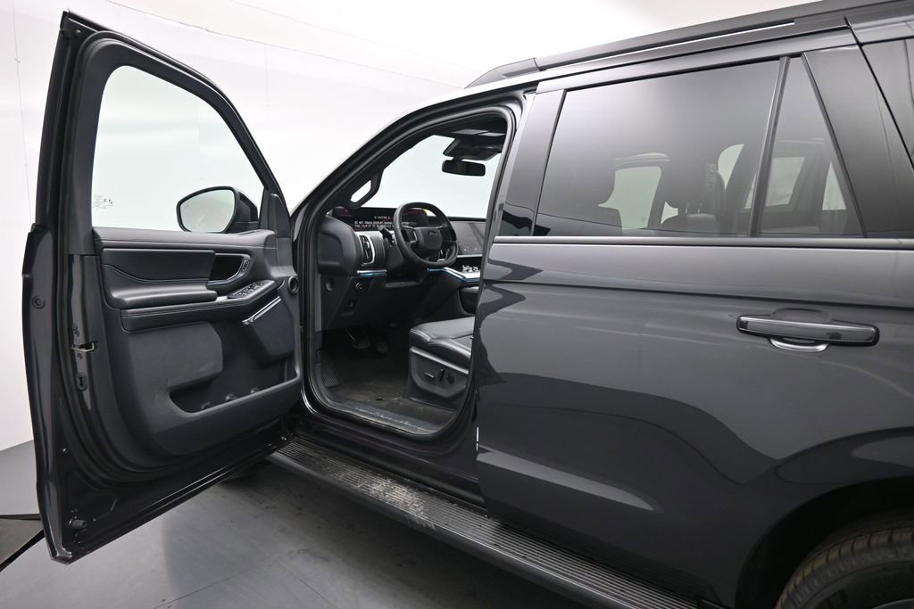 New 2026 Ford Expedition Platinum AWD/4WD image 8