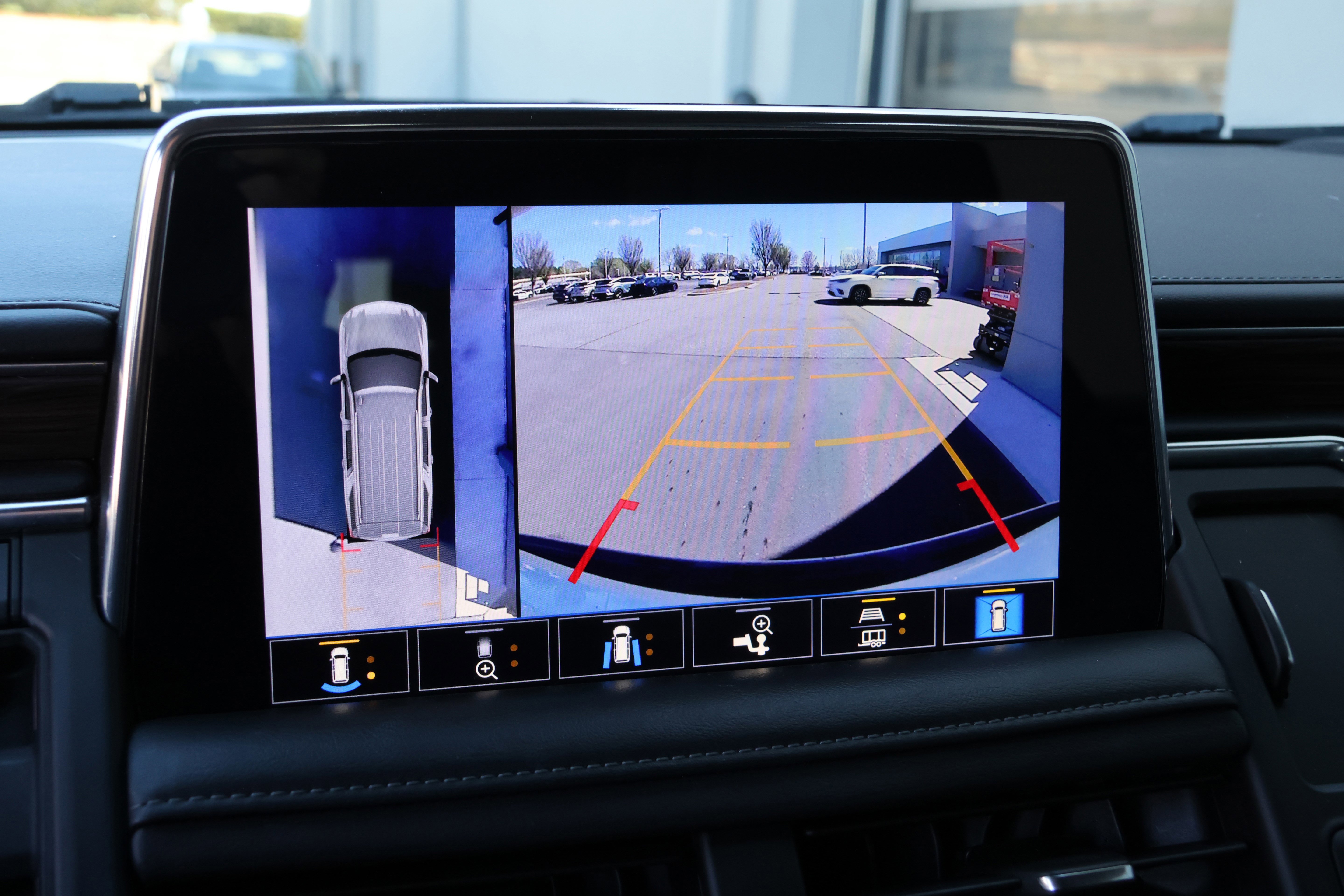 Used 2021 Chevrolet Suburban Z71 w/ Z71 Off-Road Package image 28