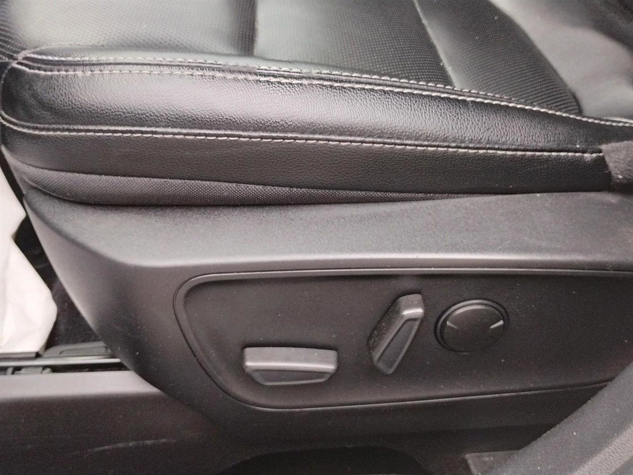 Used 2022 Ford Escape SEL w/ Technology Package image 16