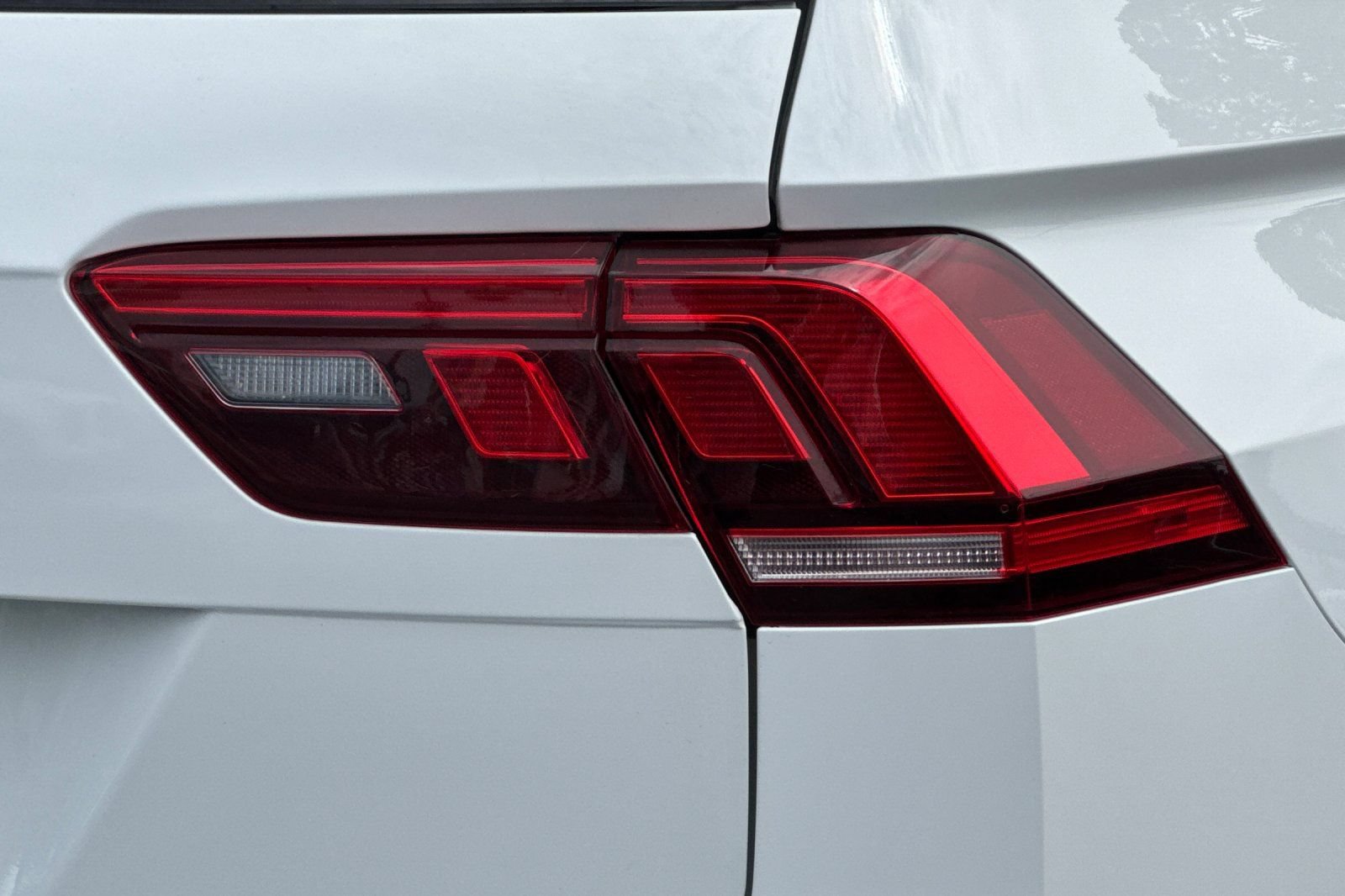 Used 2024 Volkswagen Tiguan Wolfsburg Edition FWD image 46